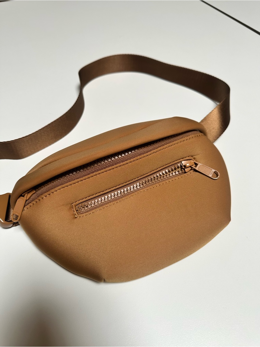 Quince all-day neoprene belt bag, mocha